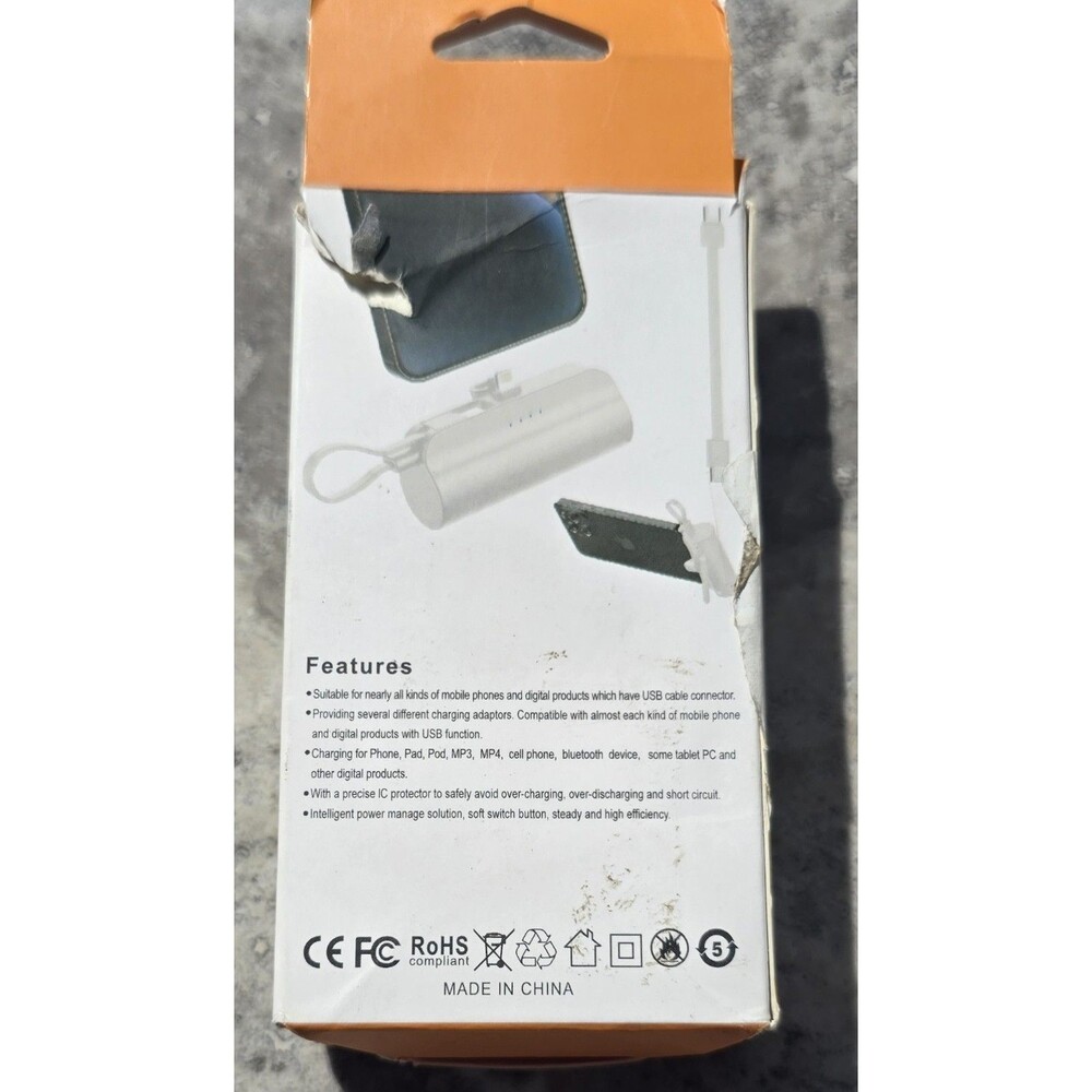 Akiisolo 5000mAh Power Bank (Lighting & UBS-C Charging) White - Picture 4 of 5